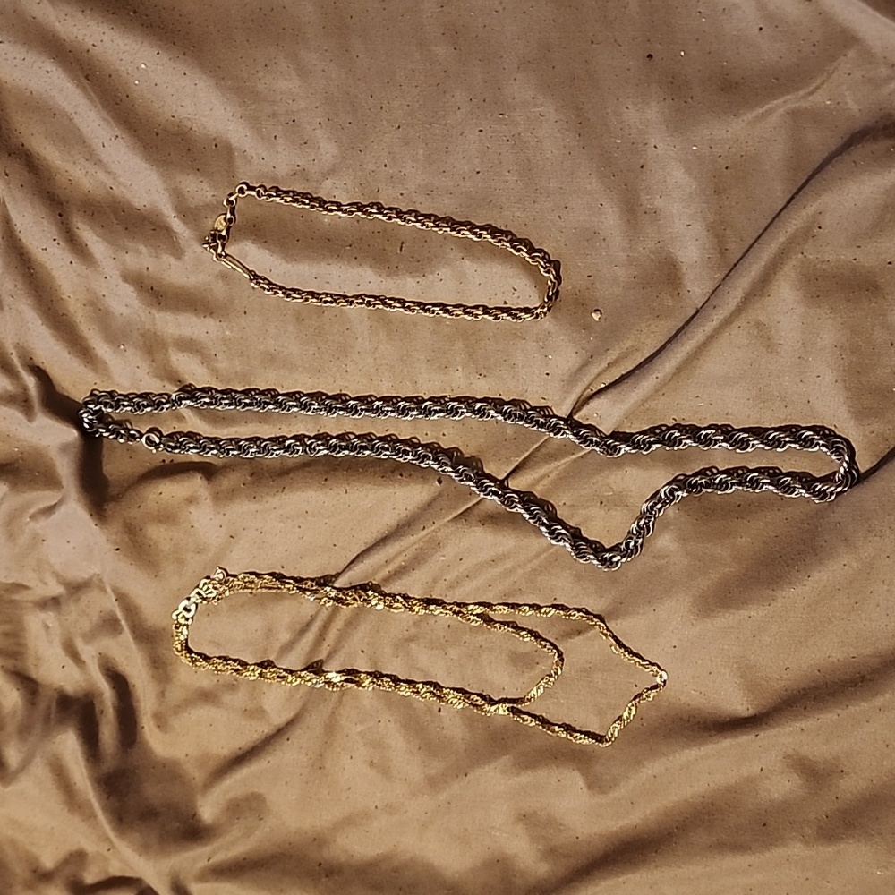 Costume Necklace (J24)